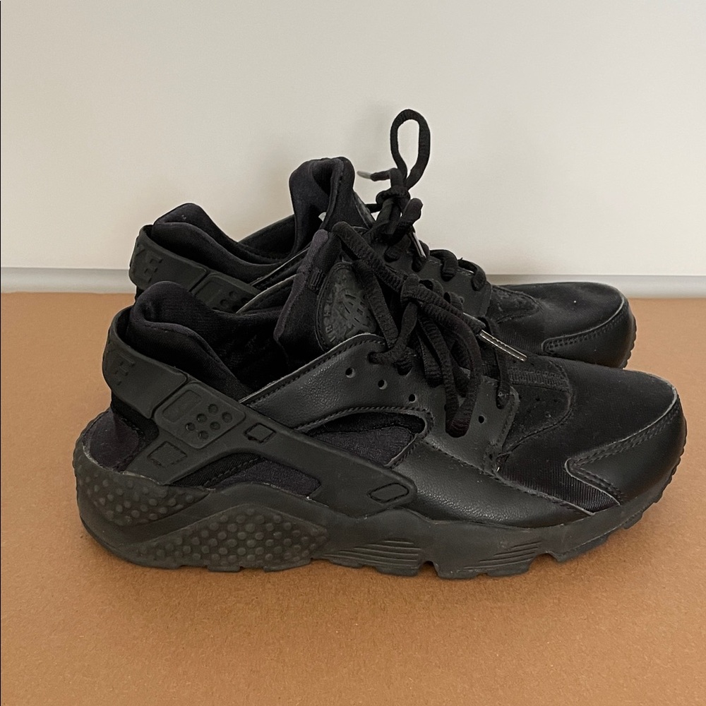 Nike Air Huarache Athletic Sneakers - Picture 3 of 6